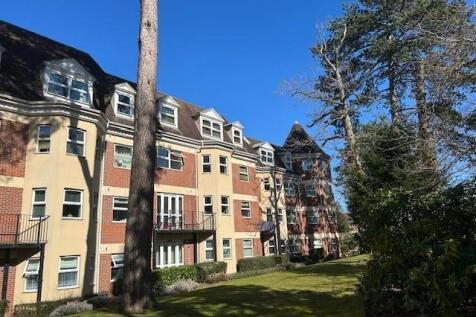 83 Elmhurst Court gardens 1.jpg