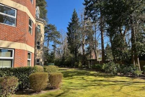 83 Elmhurst Court gardens 4.jpg