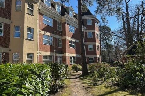 83 Elmhurst Court gardens 5.jpg