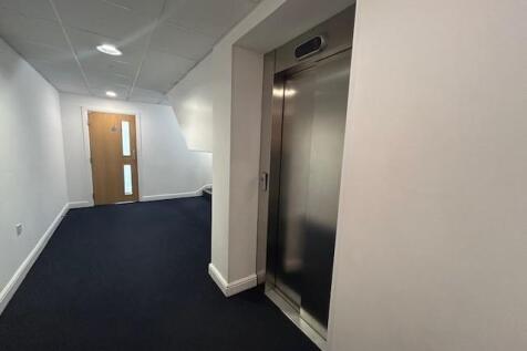 83 Elmhurst Court lift.jpg