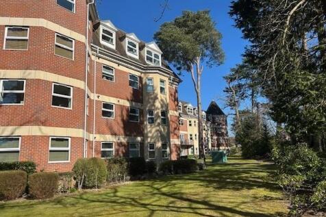 83 Elmhurst Court gardens 3.jpg
