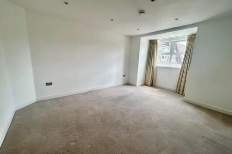 83 Elmhurst Court lounge.jpg