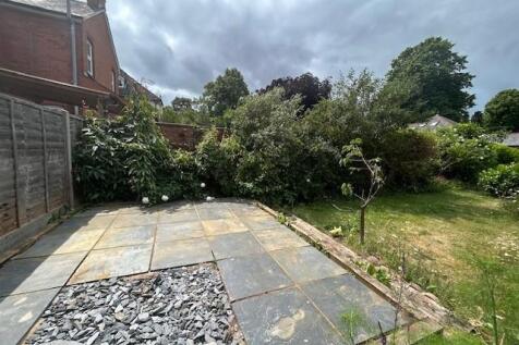 85a Alexandra Road patio area.jpg