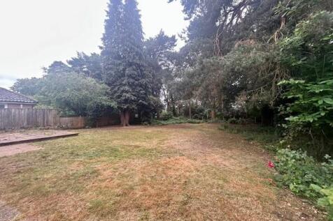 13 The Fairway gardens.jpg