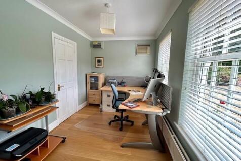 7 Devonshire Drive reception room.jpg