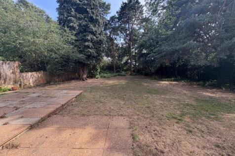 13 The Fairway garden rear.jpeg
