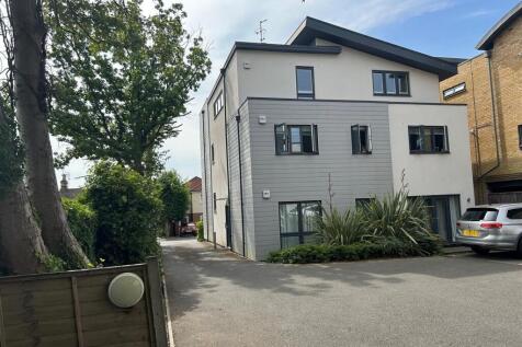 3 Cowdray Court rear 1.jpg