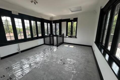 12 Tudor Hall top room 3.jpg