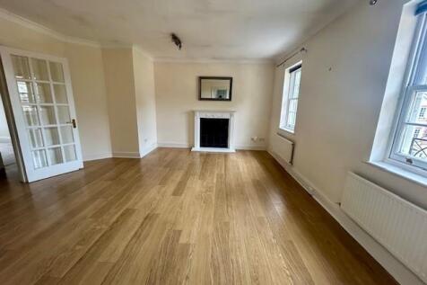 42 Markham Court lounge.jpg