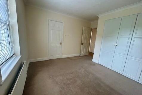42 Markham Court bedroom 1.jpg