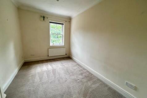 42 Markham Court bedroom 2.jpg