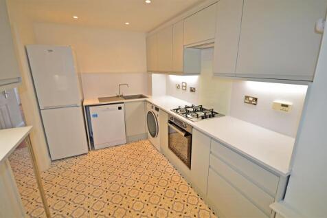 17 Drifters Drive kitchen 2.jpg