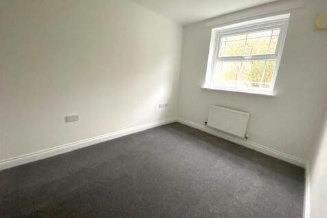 17 Drifters Drive bedroom 3.jpg