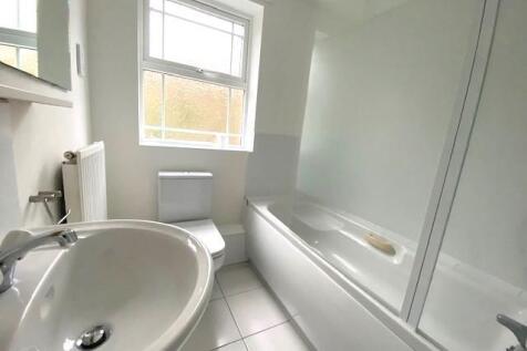 17 Drifters Drive bathroom.jpg