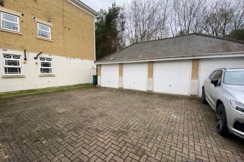 17 Drifters Drive garage.jpg