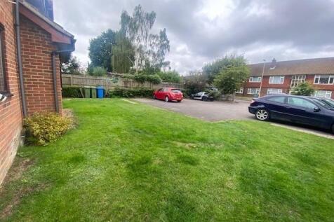 4 Francis Court parking area behind.jpg