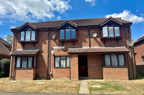 4 Francis Court front 1.jpg