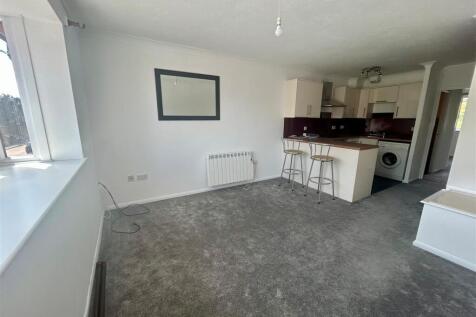 4 Francis Court lounge kitchen - Copy.jpg
