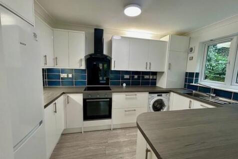 1 Clarendon Place kitchen.jpg