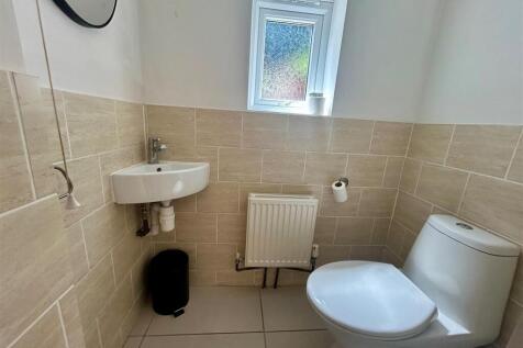 26 Union Street cloakroom.jpg