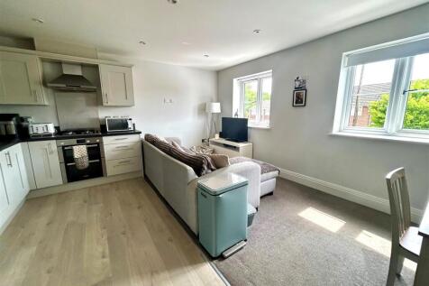 3 langdon Court lounge 1.jpg