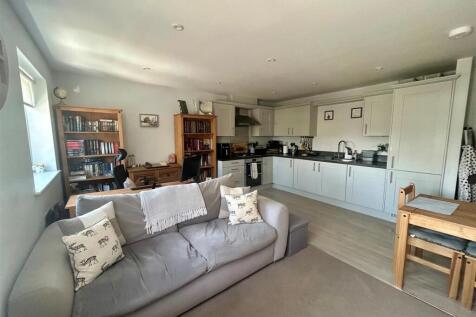 4 Langdon Court kitchen lounge.jpg