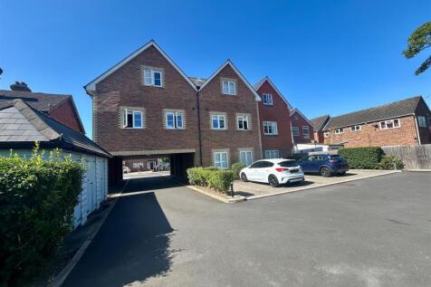 4 Langdon Court parking area.jpg