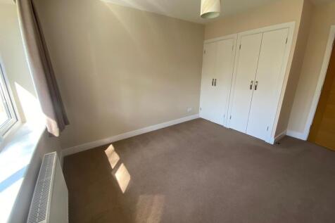 33 cedar road bedroom 2.jpg