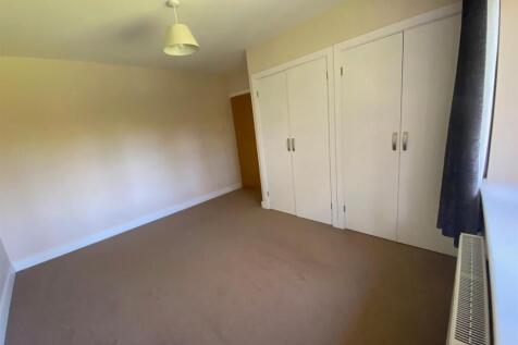 33 cedar road bedroom.jpg