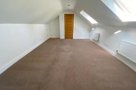 33 cedar road top bedroom.jpg