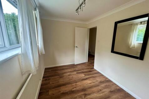 120 Henley Drive bedroom 1.jpg