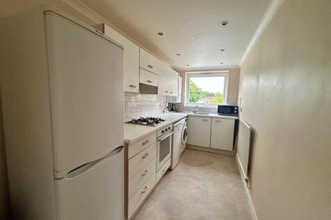 120 Henley Drive kitchen.jpg