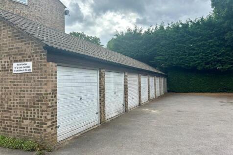 120 Henley Drive garage.jpg