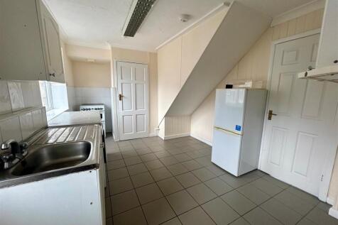 104 Mytchett Road kitchen.jpg