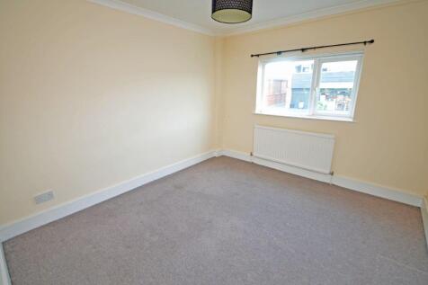 104 Mytchett Rd Bed.jpg