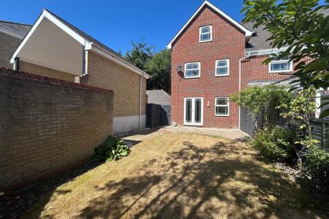 17 Drifters Drive garden.jpg