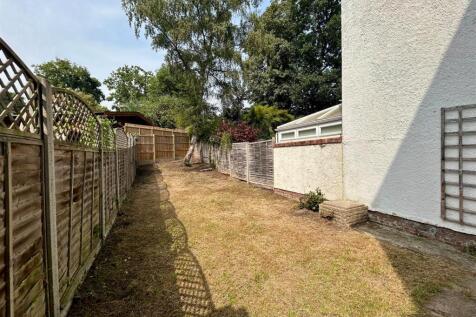 13 Alphington Green rear garden.jpg