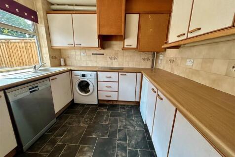 13 Alphington Green kitchen.jpg