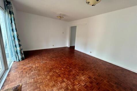 13 Alphington Green lounge.jpg