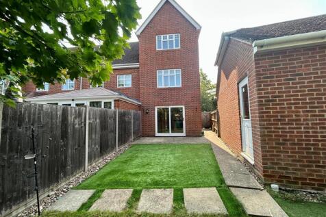 5 Le Freth Drive garden 1.jpg