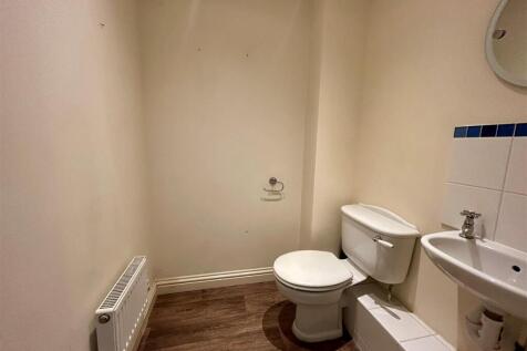 5 Le Freth Drive cloakroom.jpg