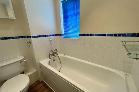 5 Le Freth Drive bathroom.jpg