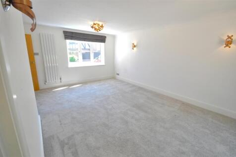 Sitting room 2.jpg