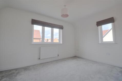 Bedroom upstairs without en suite.jpg