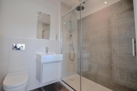 En suite to upstairs bedroom.jpg
