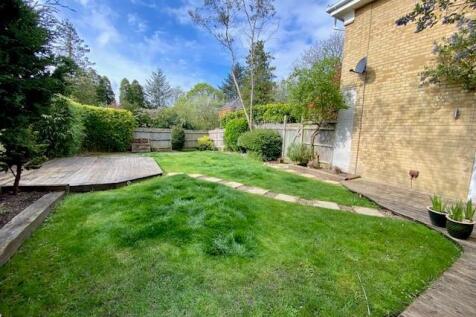 15 Brock Gardens garden 2.jpg