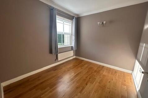 15 Brock Close dining room.jpg