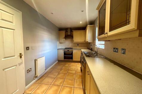 15 Brock Close kitchen.jpg