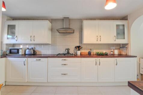 Kitchen 2.jpg