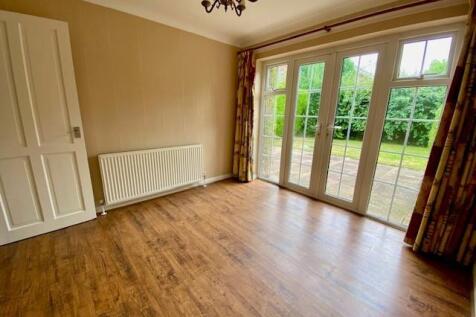 30 Kevins Grove Dining room.jpg
